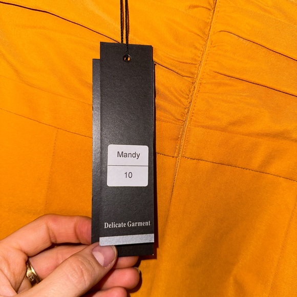 Elle Zoutine One should dress - Picture 6 of 6